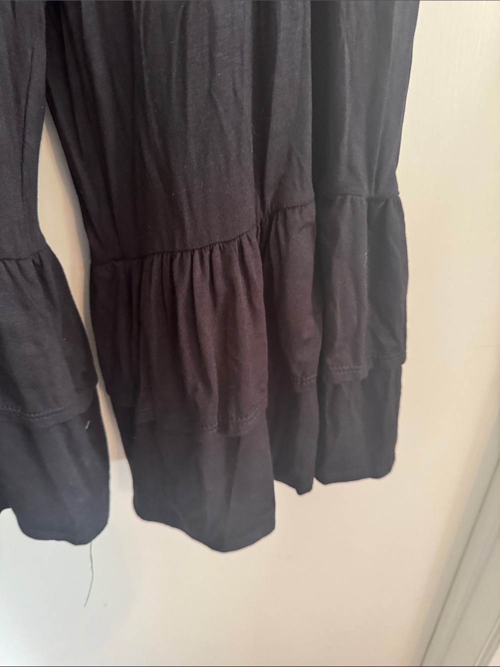 Black Tiered Ruffle capri - Hemish - Picture 5 of 9